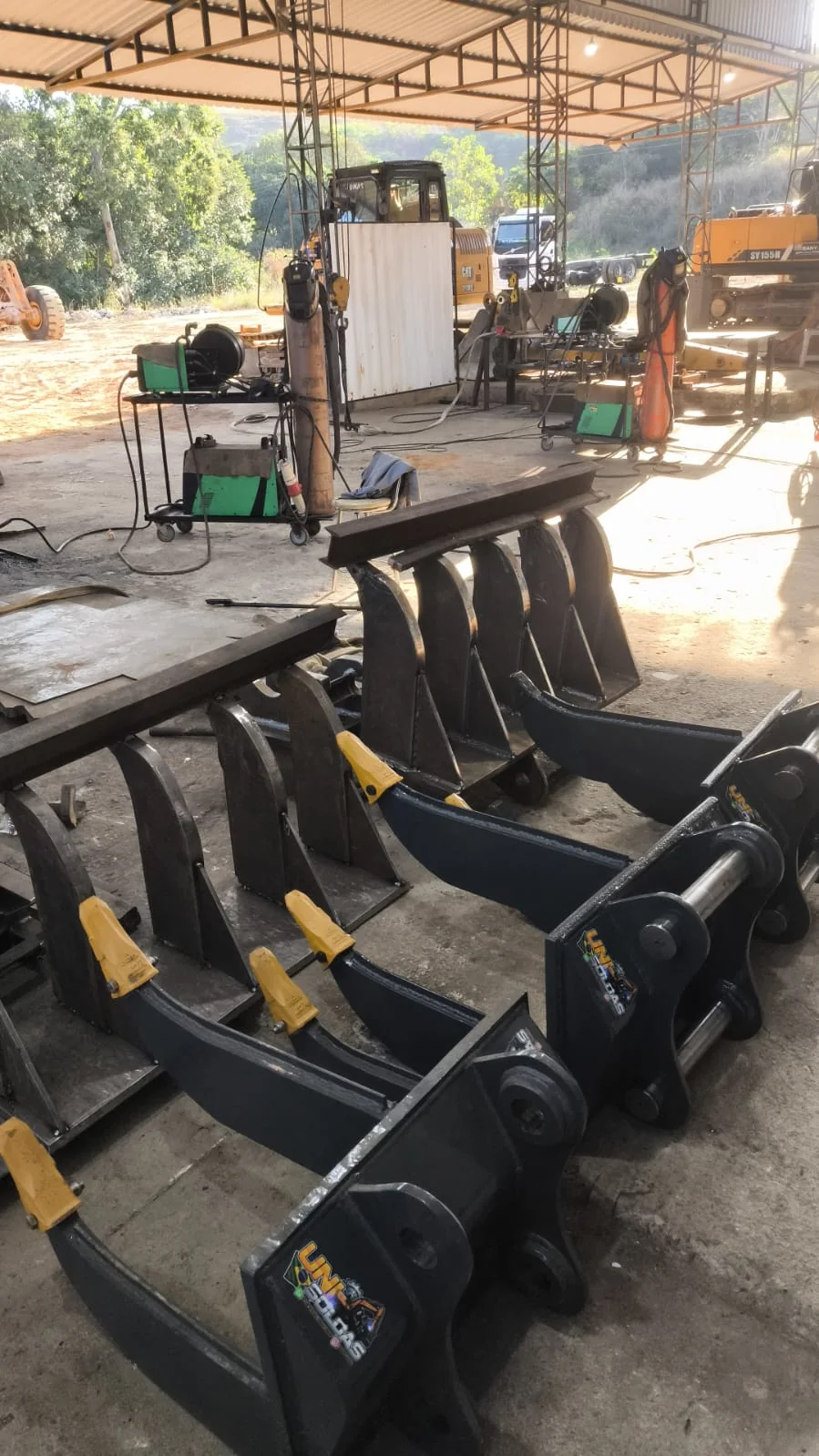 Ancinhos em fabricação na estrutura da Unisoldas