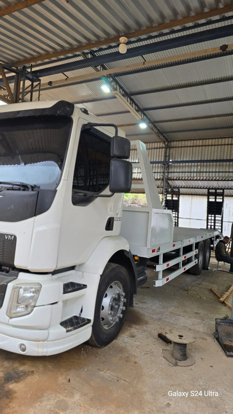 Prancha e estrutura metálica fabricada para caminhão